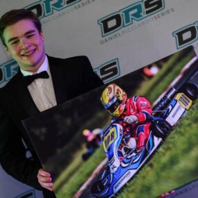 เป็นนักขับ